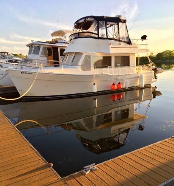 2005 Mainship 34 Trawler
