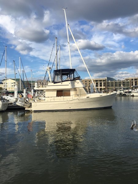 2005 Mainship 34 Trawler