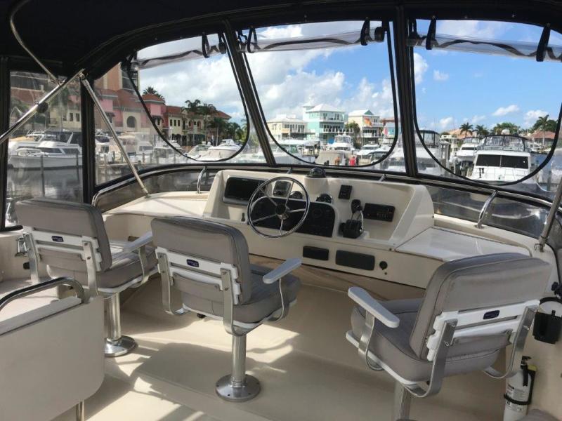 2005 Mainship 34 Trawler
