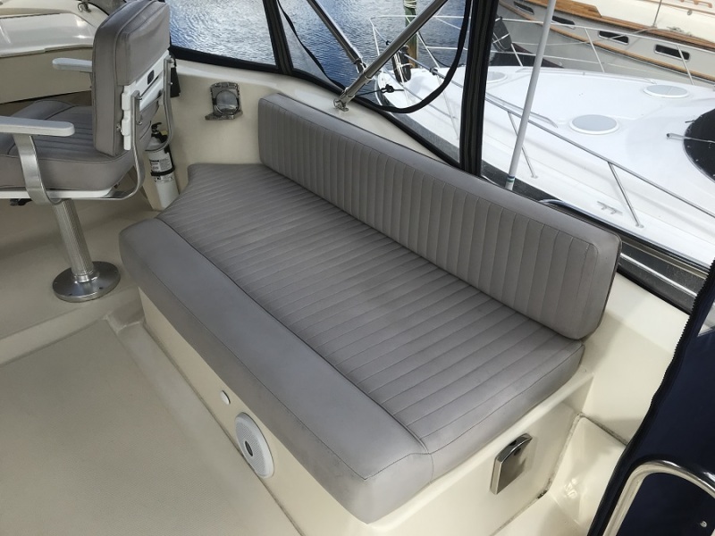 2005 Mainship 34 Trawler