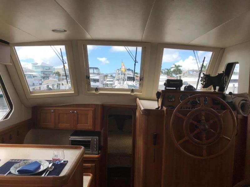 2005 Mainship 34 Trawler