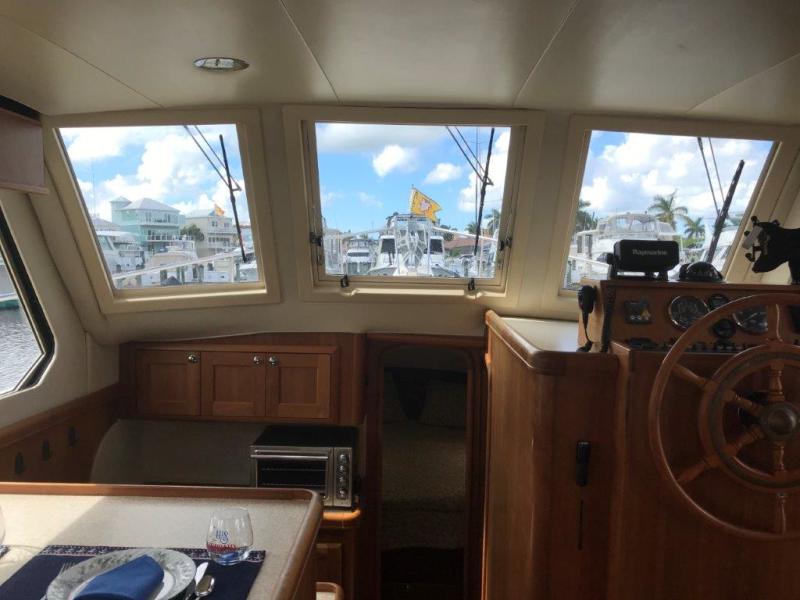 2005 Mainship 34 Trawler