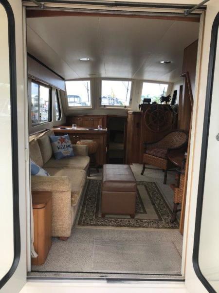 2005 Mainship 34 Trawler