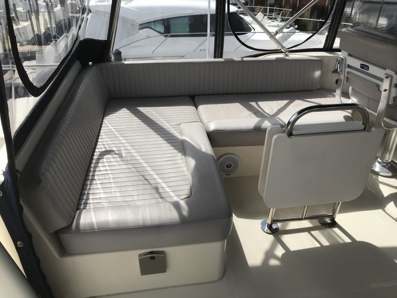2005 Mainship 34 Trawler