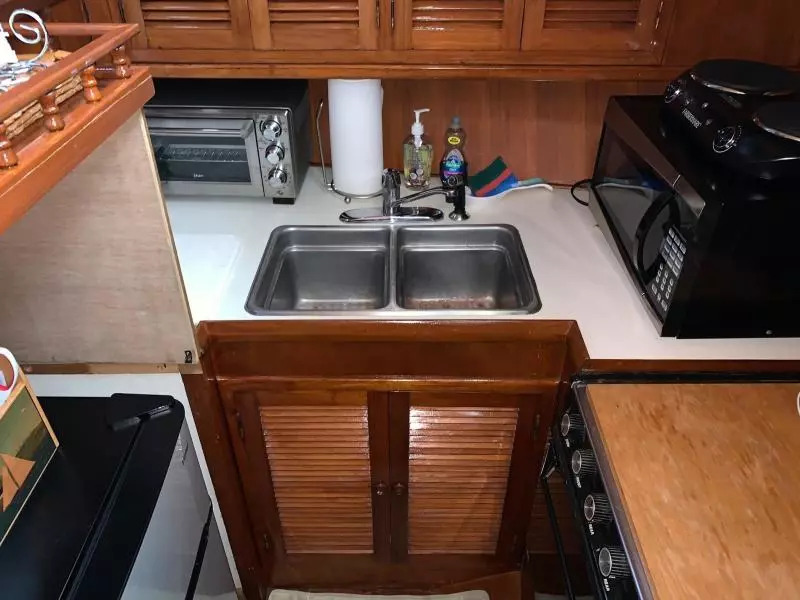Three Dog Night 38ft Marine Trader Yacht For Sale