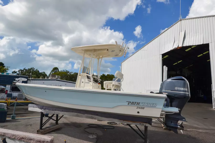 24ft Pathfinder Yacht For Sale