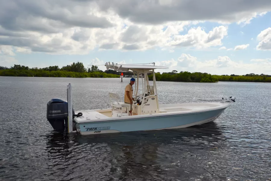 24ft Pathfinder Yacht For Sale