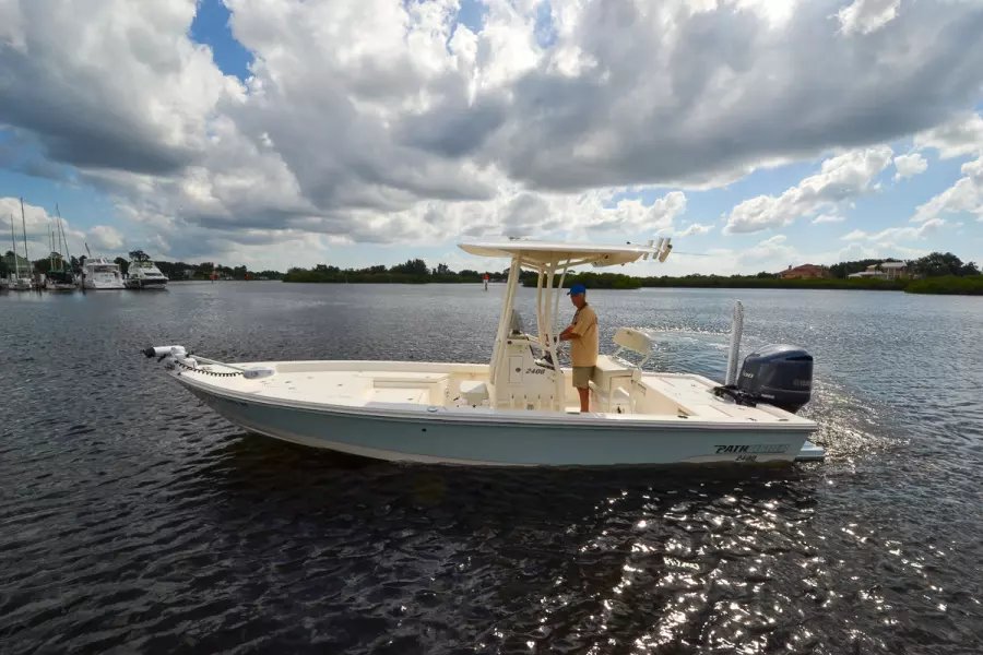 24ft Pathfinder Yacht For Sale