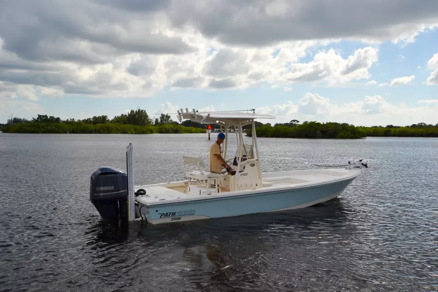 24ft Pathfinder Yacht For Sale