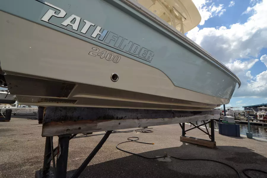 24ft Pathfinder Yacht For Sale