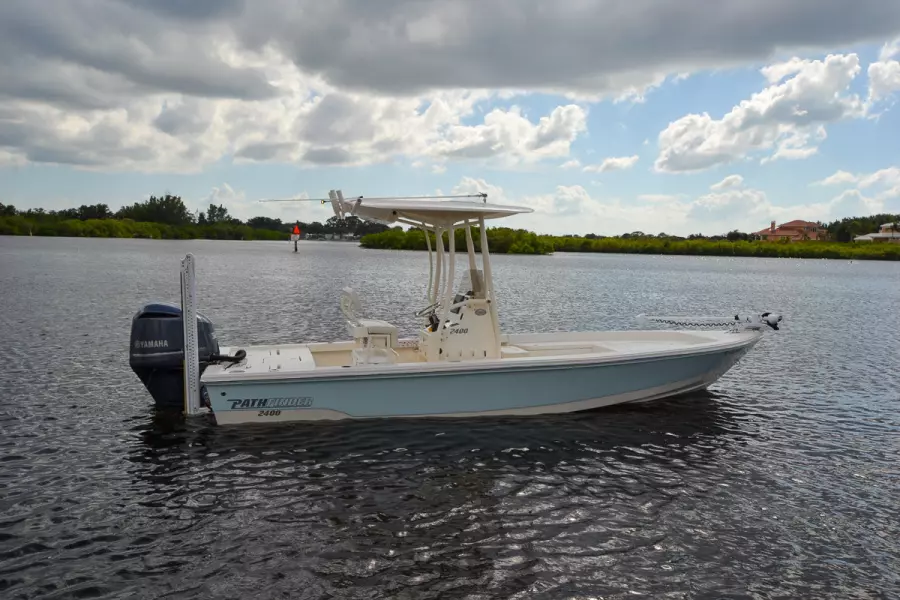 24ft Pathfinder Yacht For Sale