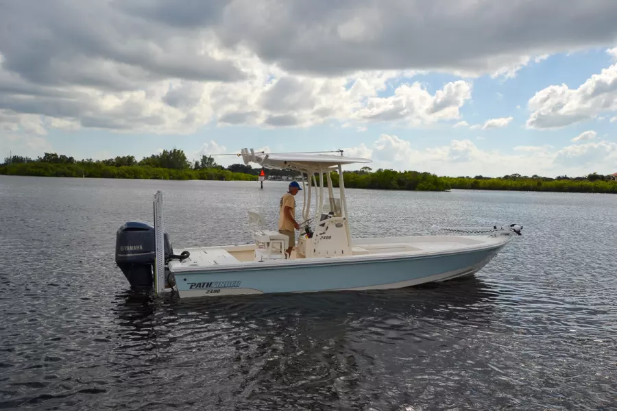 24ft Pathfinder Yacht For Sale