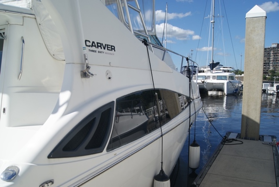 2004 Carver Mariner 360