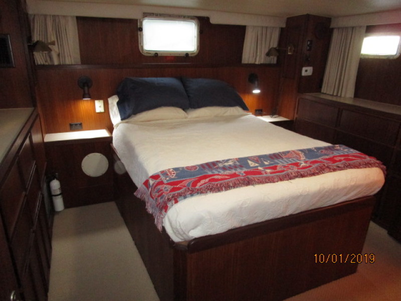 1987 Hatteras "43" Motor Yacht