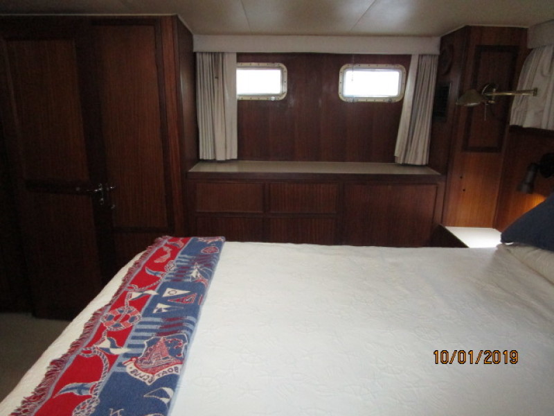 1987 Hatteras "43" Motor Yacht