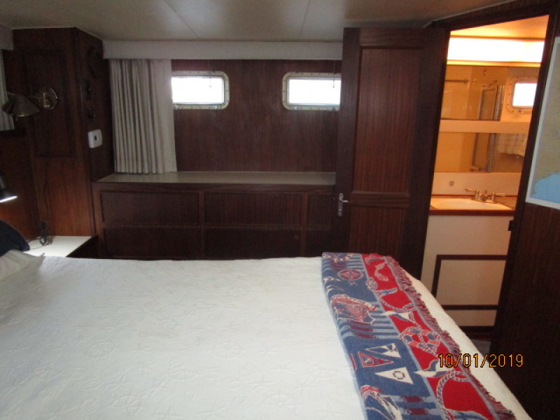 1987 Hatteras "43" Motor Yacht