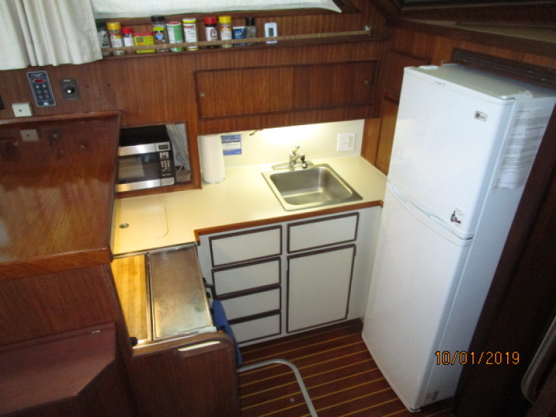 1987 Hatteras "43" Motor Yacht