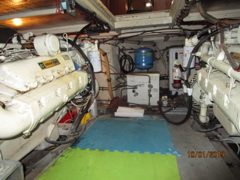 1987 Hatteras "43" Motor Yacht