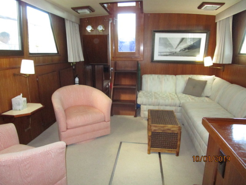 1987 Hatteras "43" Motor Yacht