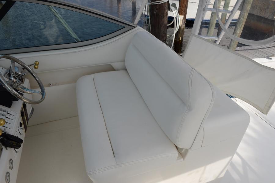 37' 2005 Stamas Express