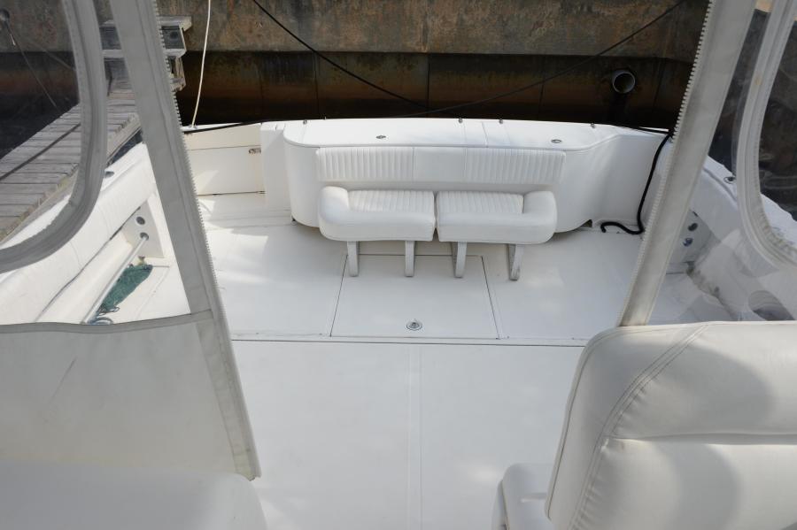 37' 2005 Stamas Express