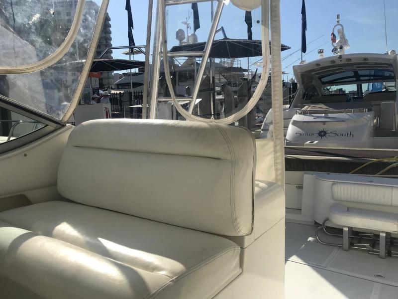 37' 2005 Stamas Express