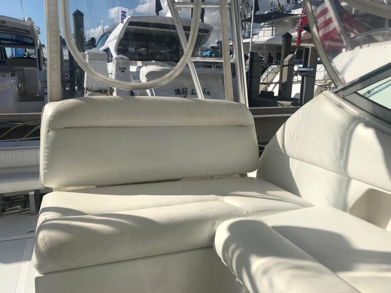 37' 2005 Stamas Express