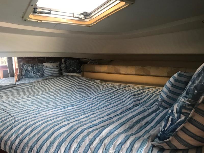 37' 2005 Stamas Express