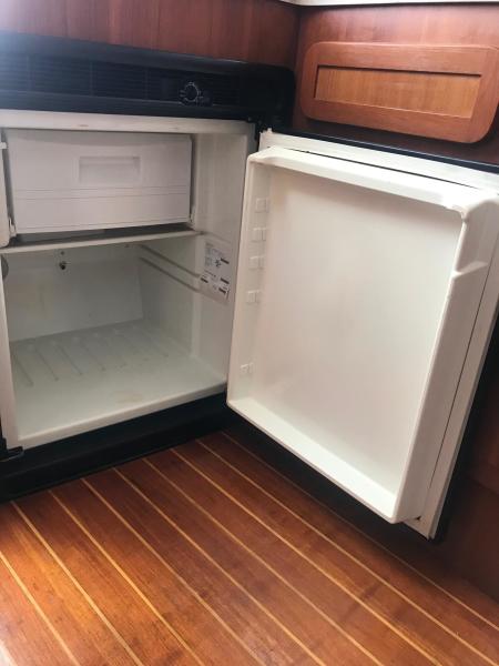 37' 2005 Stamas Express