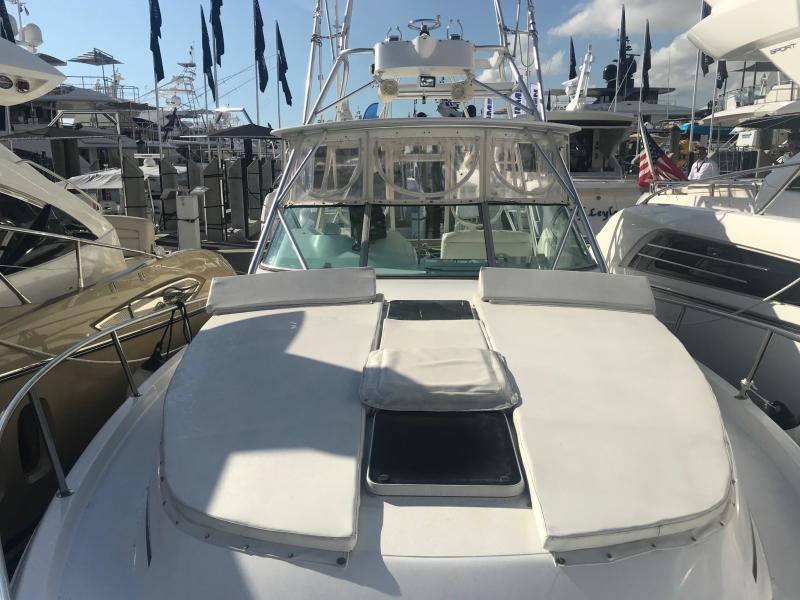 37' 2005 Stamas Express