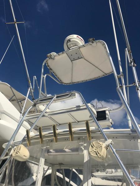 37' 2005 Stamas Express