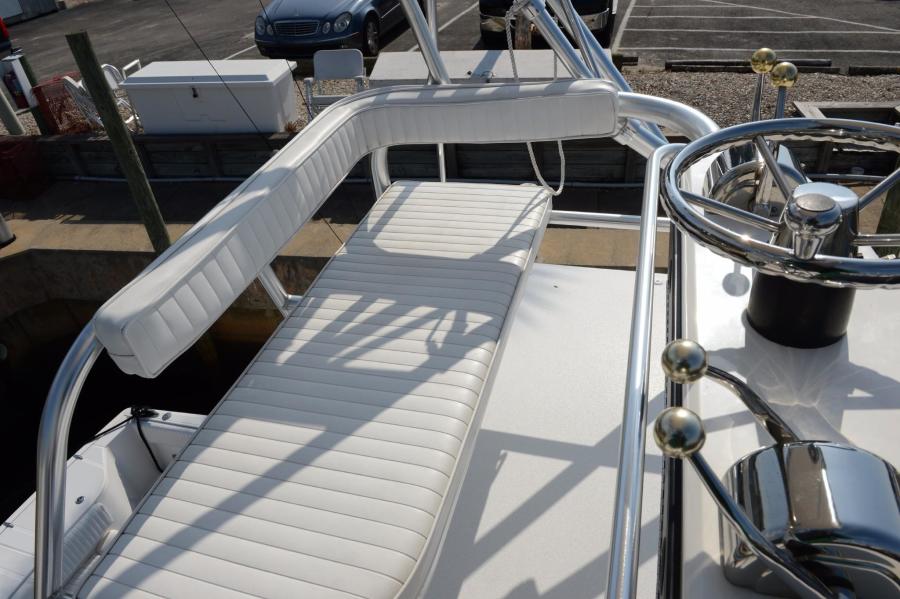 37' 2005 Stamas Express