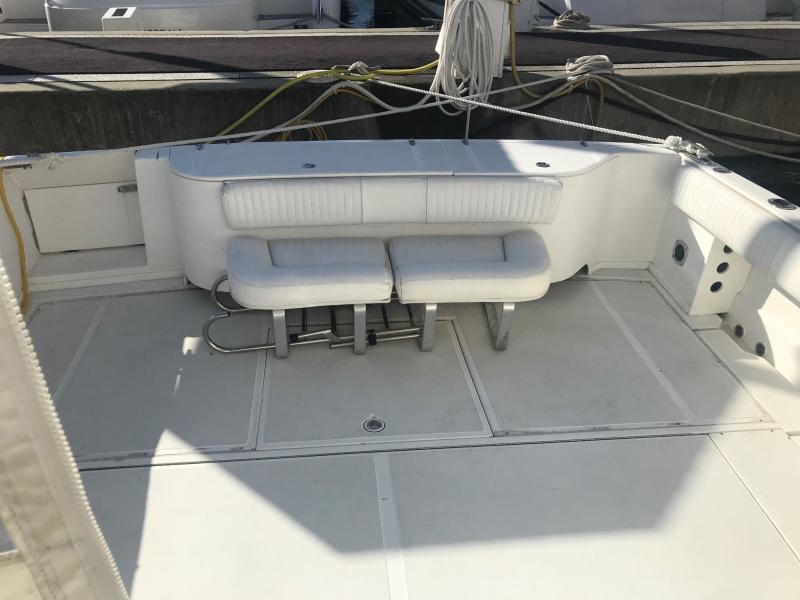 37' 2005 Stamas Express