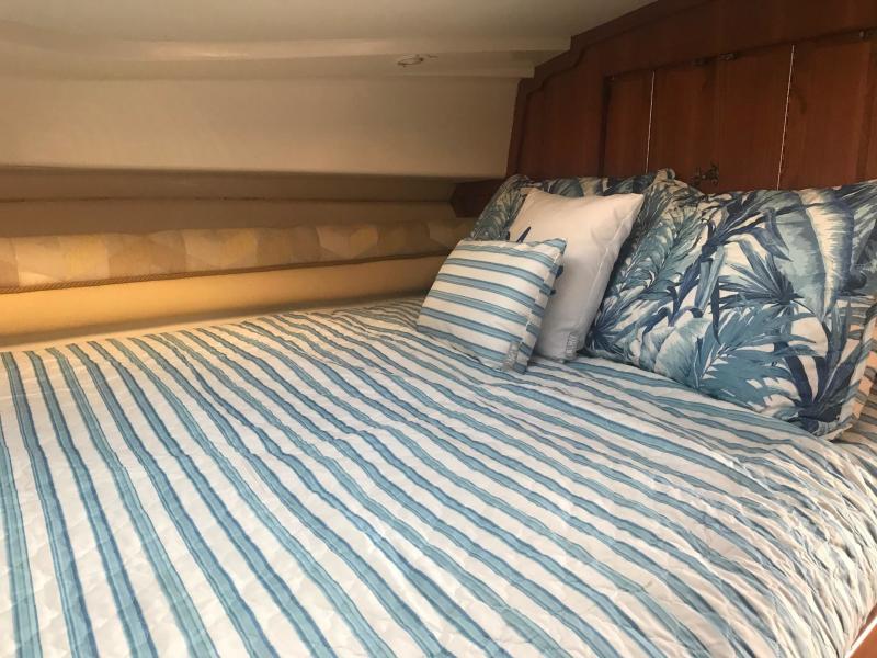 37' 2005 Stamas Express