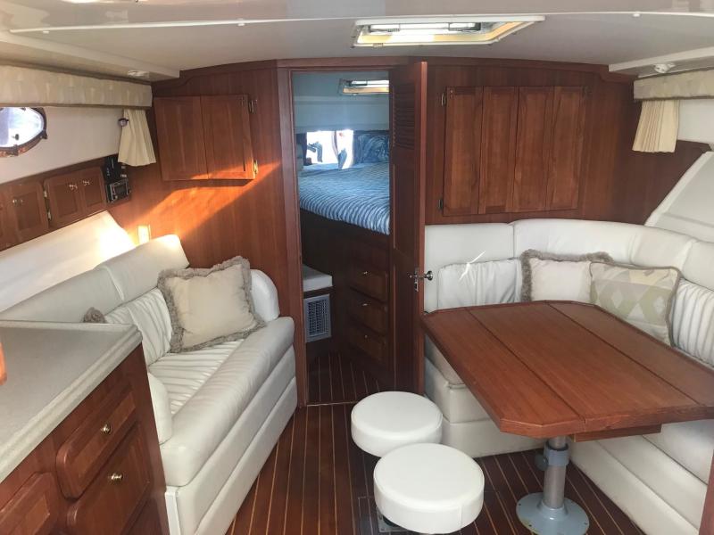 37' 2005 Stamas Express