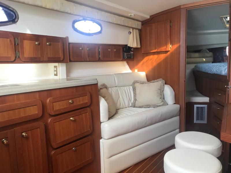 37' 2005 Stamas Express