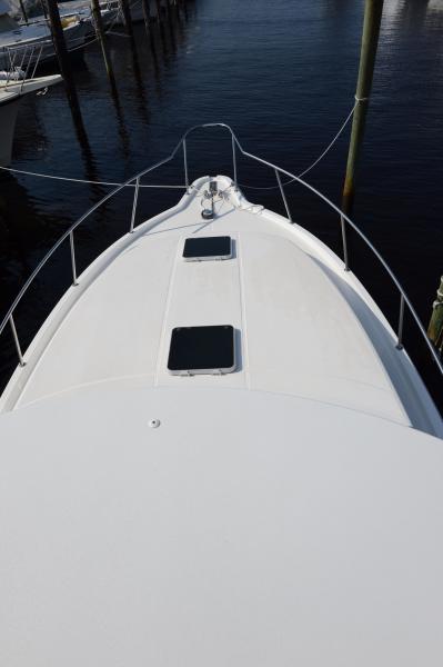 37' 2005 Stamas Express