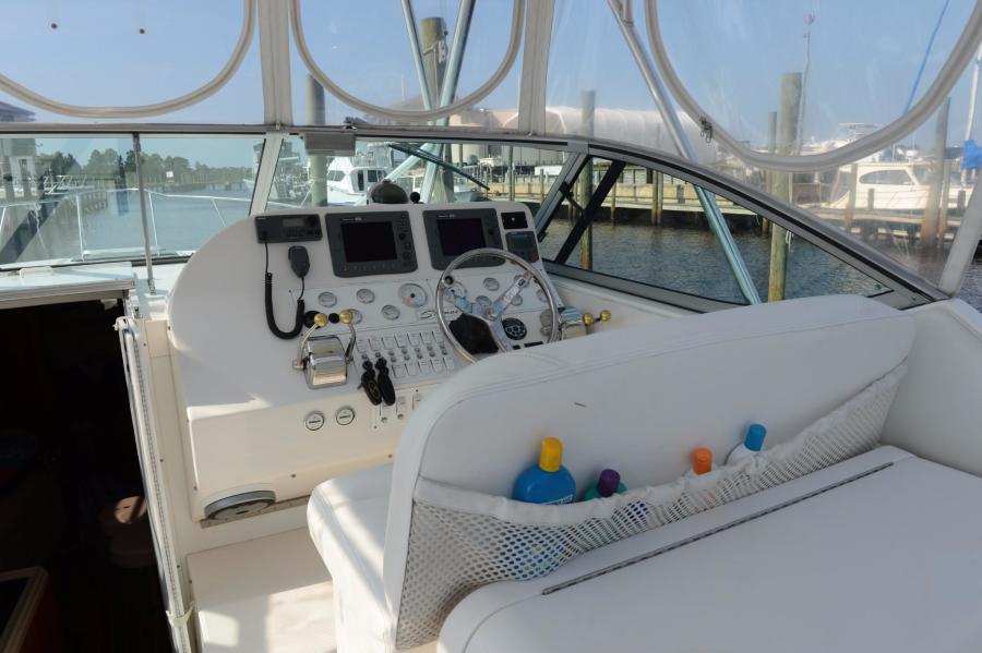 37' 2005 Stamas Express