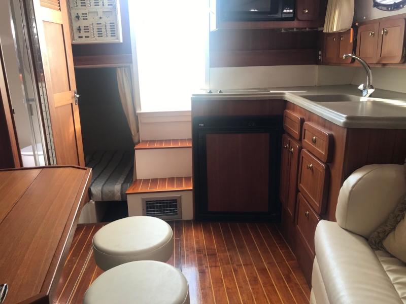 37' 2005 Stamas Express