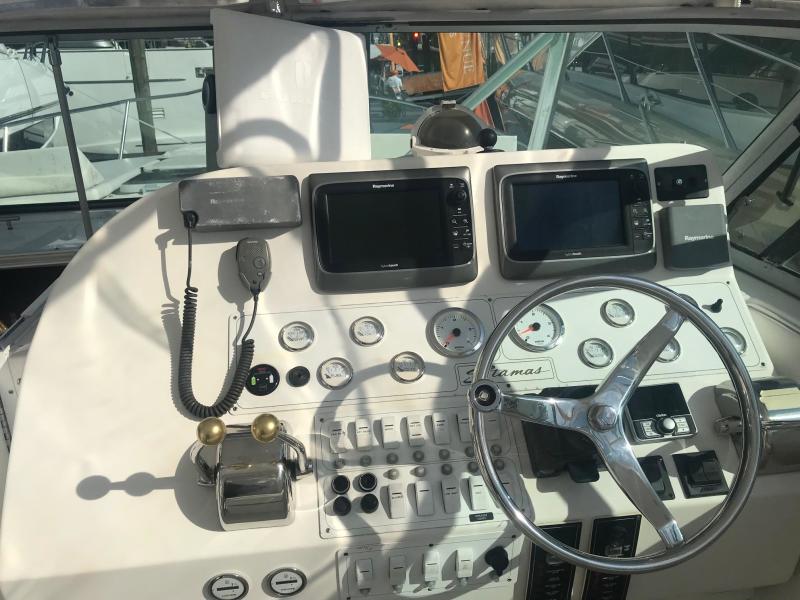 37' 2005 Stamas Express