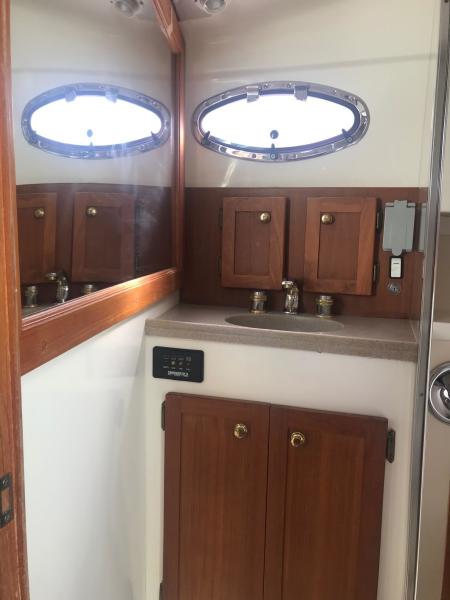 37' 2005 Stamas Express