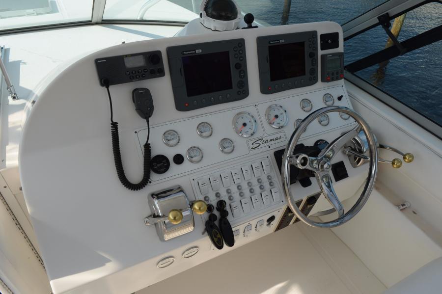 37' 2005 Stamas Express