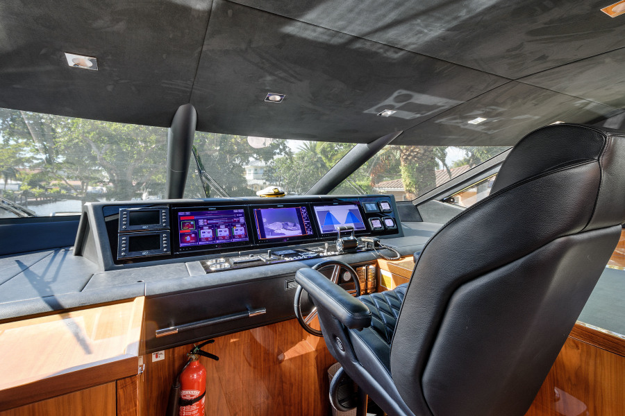 95' 2017 Sunseeker Yacht