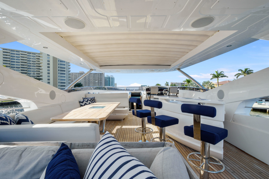 95' 2017 Sunseeker Yacht