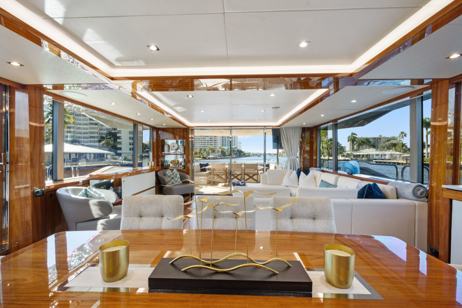 95' 2017 Sunseeker Yacht