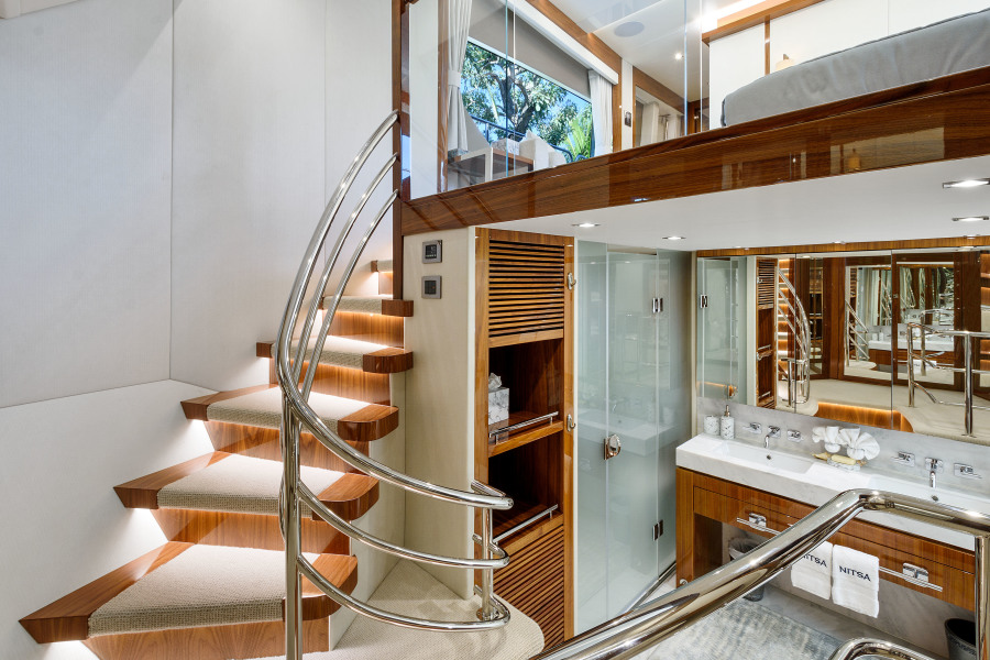 95' 2017 Sunseeker Yacht