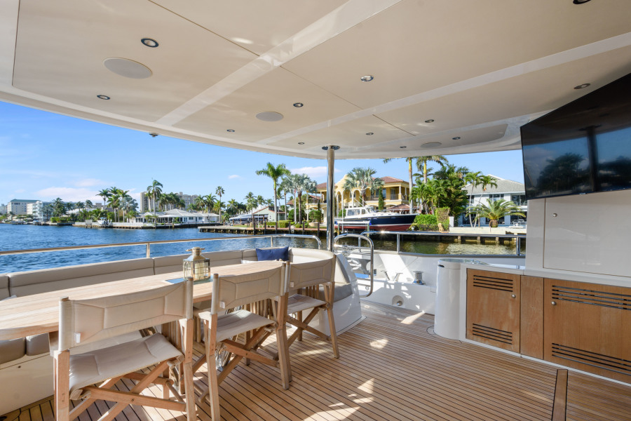 95' 2017 Sunseeker Yacht