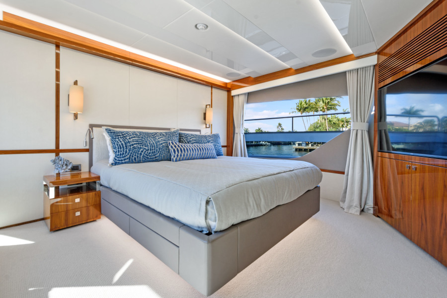 95' 2017 Sunseeker Yacht