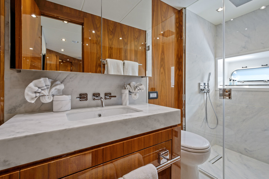 95' 2017 Sunseeker Yacht