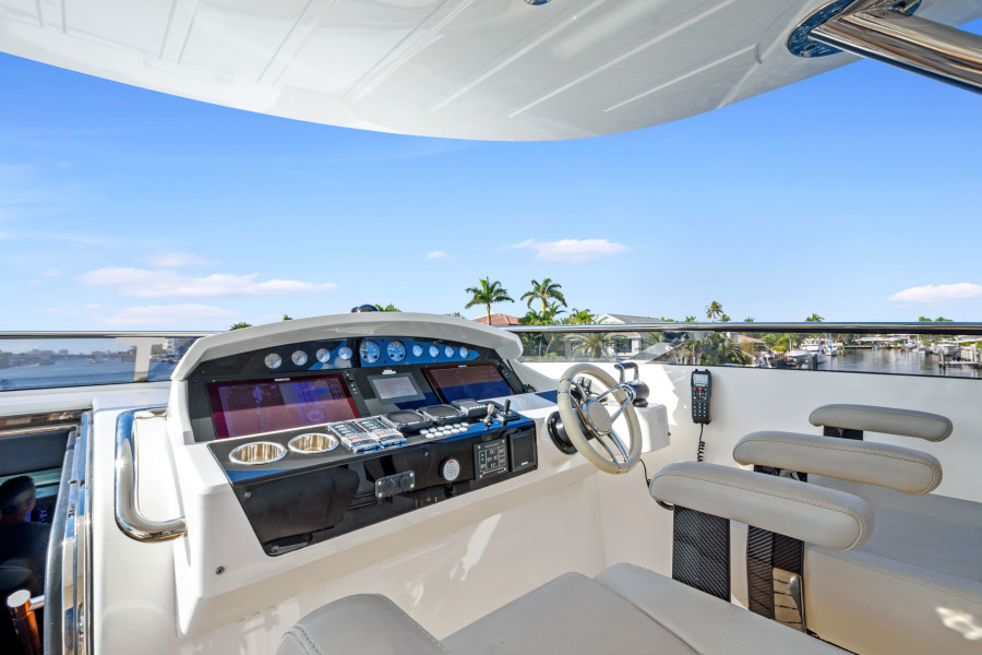 95' 2017 Sunseeker Yacht